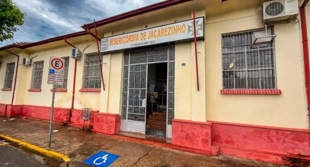 Santa Casa de Jacarezinho retoma atendimentos após sete dias de suspensão