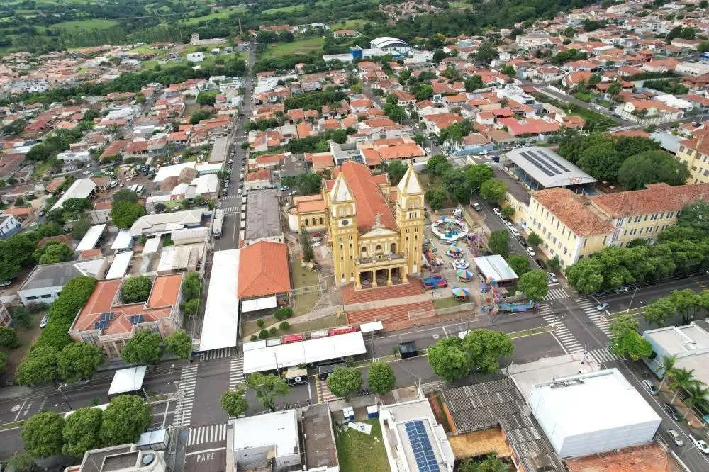 Jacarezinho é a cidade do Norte Pioneiro onde Lula teve mais votos no 2º turno, mas Flávio Bolsonaro venceu por 618 votos de diferença
